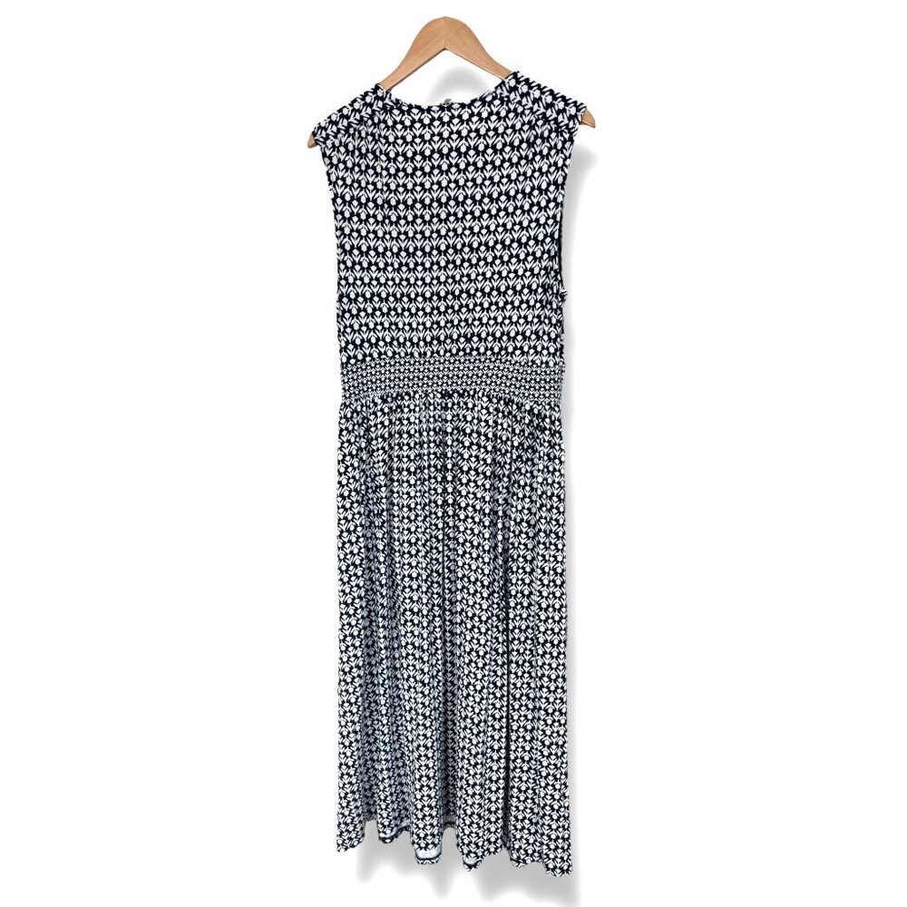 Elegant Blue and White Patterned Dress - Picture 9 of 13